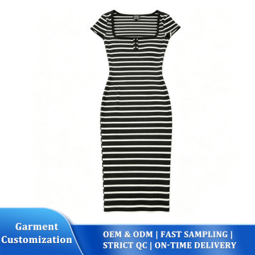 Gestreiftes, figurbetontes Kleid mit quadratischem Ausschnitt
