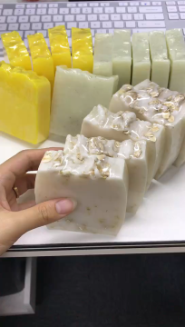 Customized Holiday Christmas Gift Organic Handmade Soap For Kids Children Natural Ingredients Plant Essential Oil Soap