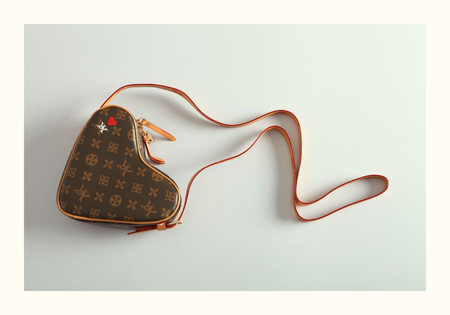 2021 hot sale designer handbags for women famous brands love heart-shaped retro print diagonal lady handbag