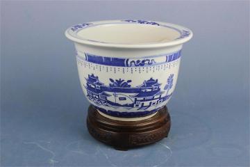 Jingdezhen blue and white porcelain flower pot