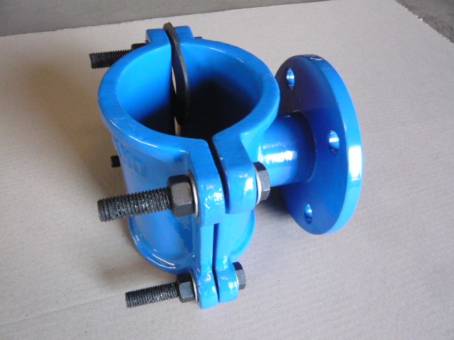 Ductile iron pipe saddle clamp with outlet flange type