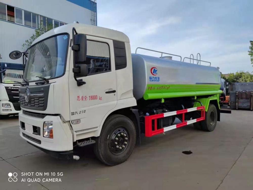 شاحنة مياه 13.5 طن تستخدم للغسيل