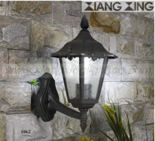 Classic outdoor wall lantern