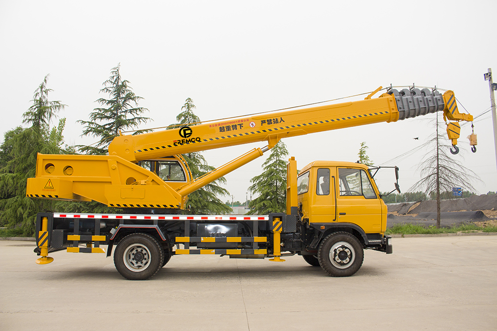 Mobile Crane Truck with Straight Arm