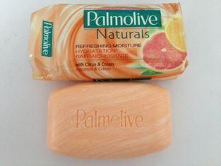 Palmolive Natural Bathing Fruit Soap with natural vegetable
