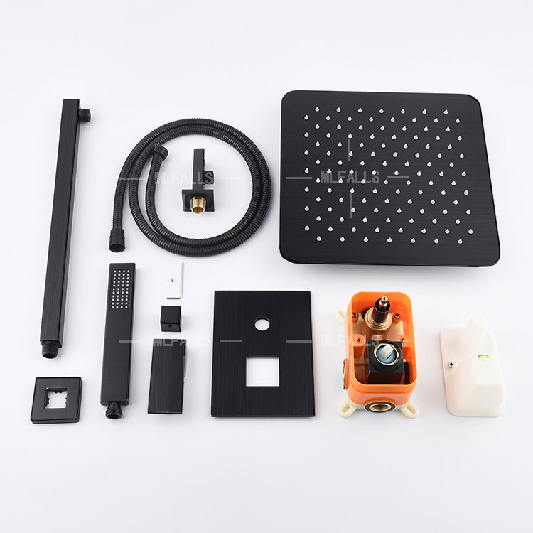 隠された壁に取り付けられた2つの機能のハンドシャワー(黒い浴槽の蛇口を含む)バスルームシャワーヘッドセット