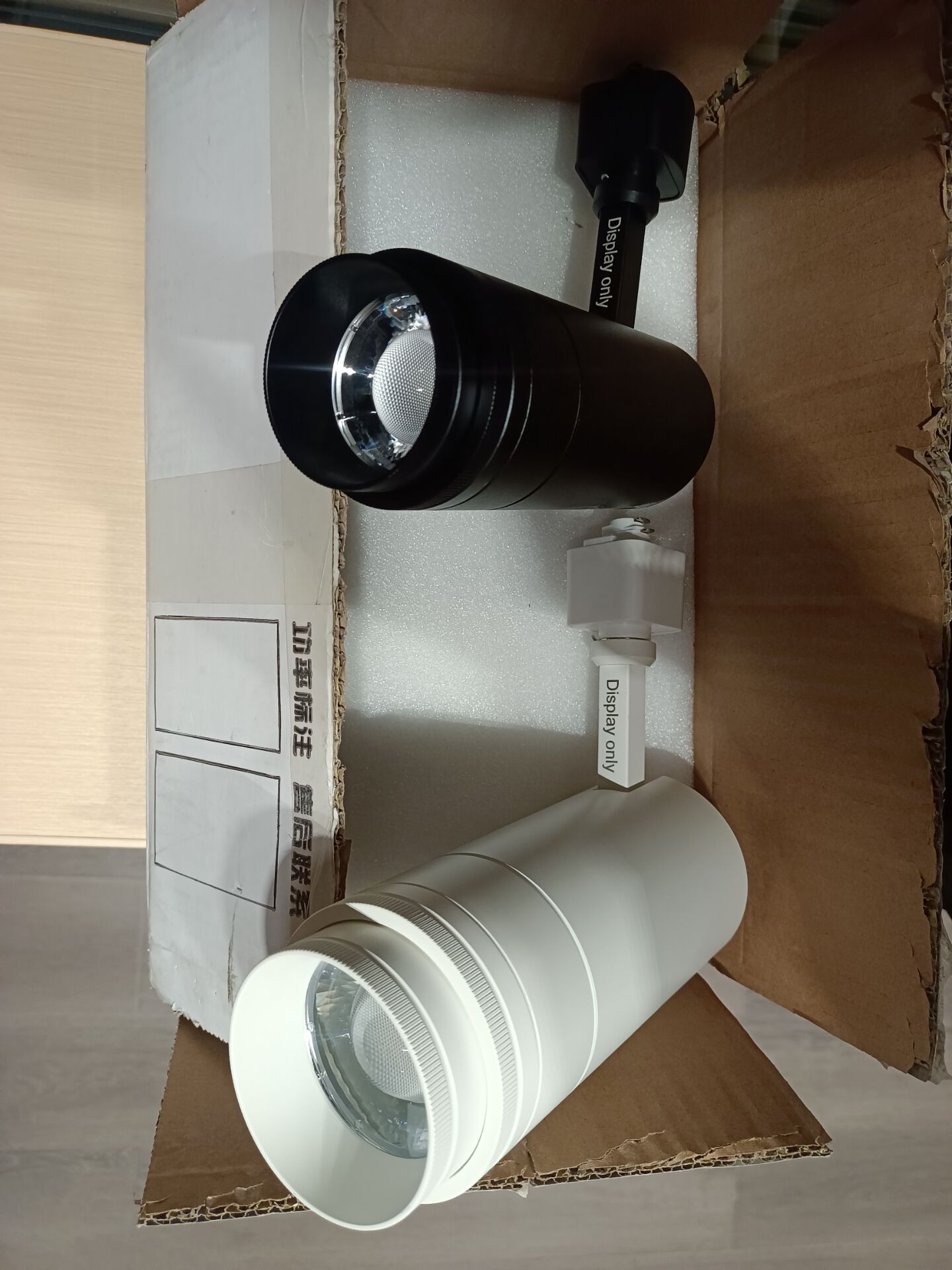 Leica Modern Design LED Adjustable Track Lights Rail Lighting System Zoom Beautiful Light Color Dimmable & Customizable