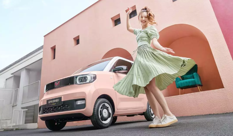 Wuling Yellow Mini Evcar New Cheapest Electric Car and Vehicle Certificated Chinese Factory