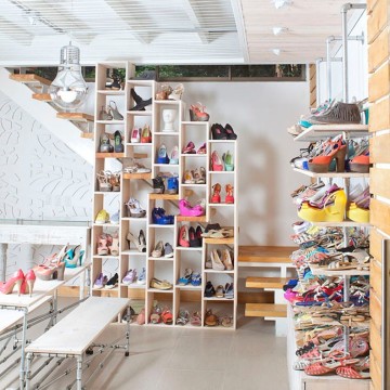 Franchising Shops Using Special Design Shoes Fixture