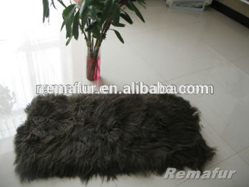 Straight long hair goat carpet dyed in black color