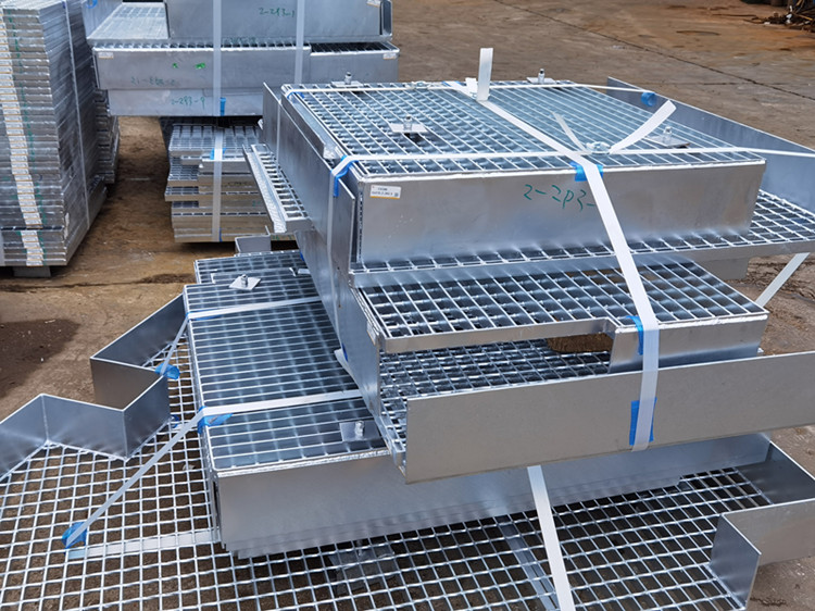 Galvanized serrated I bar steel gratings i 32 steel grating