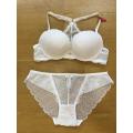 Ensemble soutien-gorge et culotte en dentelle à fermeture devant