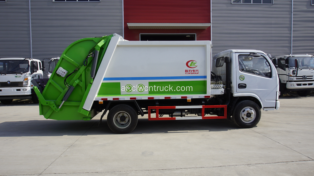 العلامة التجارية الجديدة Dongfeng 115HP 5cbm Trash Compactor Truck