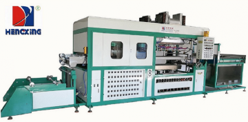 Automatic blister thermoforming machine for plastic tray