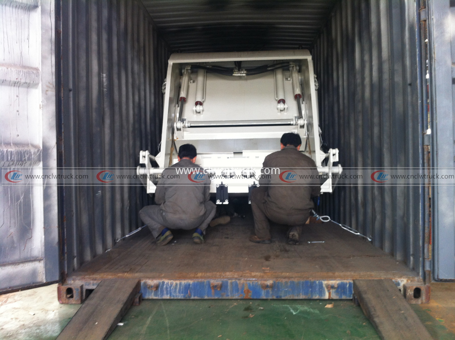 waste compactor truck load into container (2)