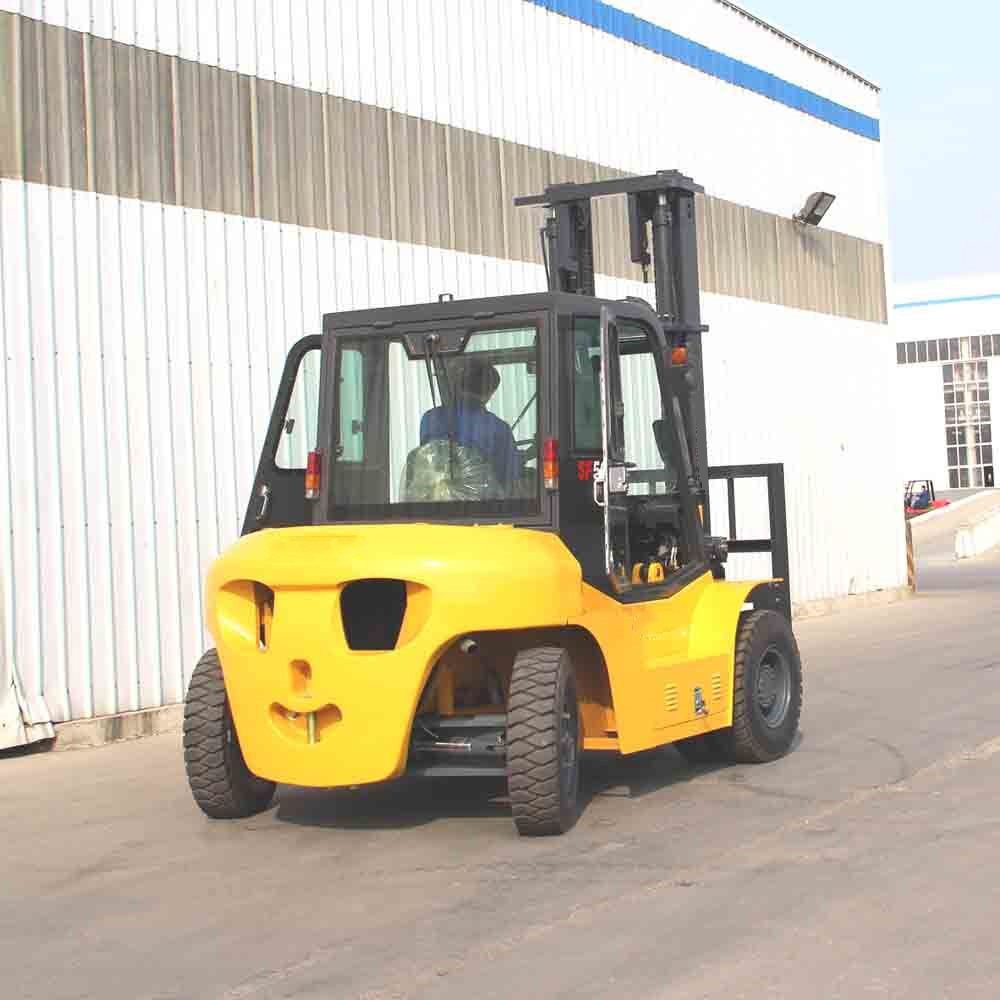 Forklift na may cabin at heater para sa malamig na lugar