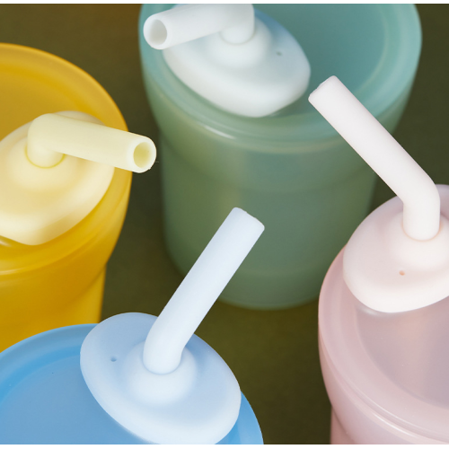 Treinamento de silicone de crianças que bebem copo de Sippy com palha