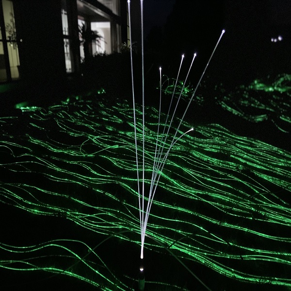 Luce notturna per lucciole in fibra ottica del paesaggio da giardino