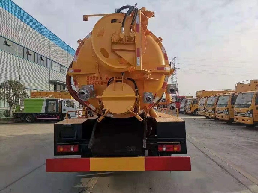 Display of sewage suction and sanitation vehicles