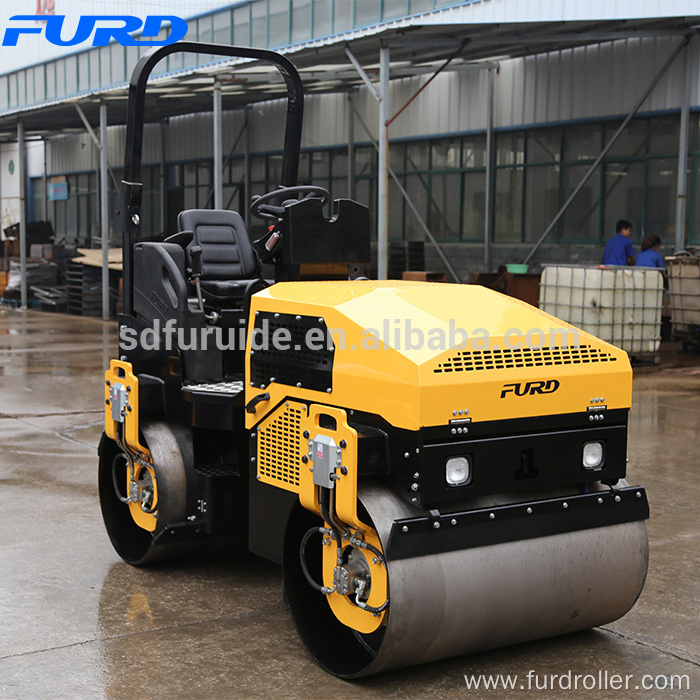 3 Tonne Water Cooling Diesel Power Mini Vibratory Roller Compactor (FYL-1200)