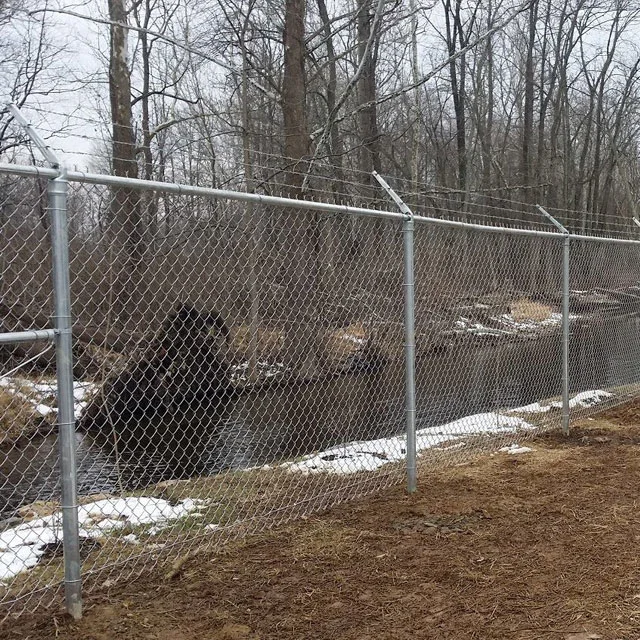 Wholesale Galvanized Wire Mesh Chain Link Fence and Barbed Wire Fence Farm Fence