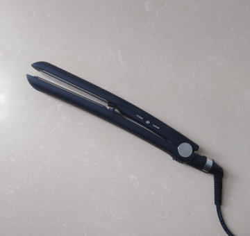 Popular Personal Using 50W Titanium Plate Hair Straightener