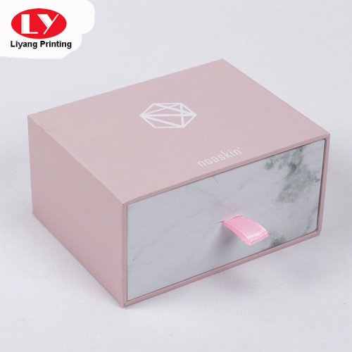 Llogo के साथ गुलाबी छोटे उपहार गहने बॉक्स