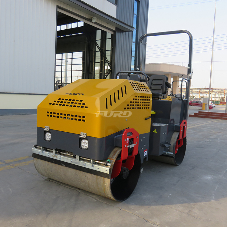 Main Features: Smooth Wheel Asphalt Road Roller 1. Adopt three cylinder water-cooled diesel engine,25KW strong power; 2.Imported