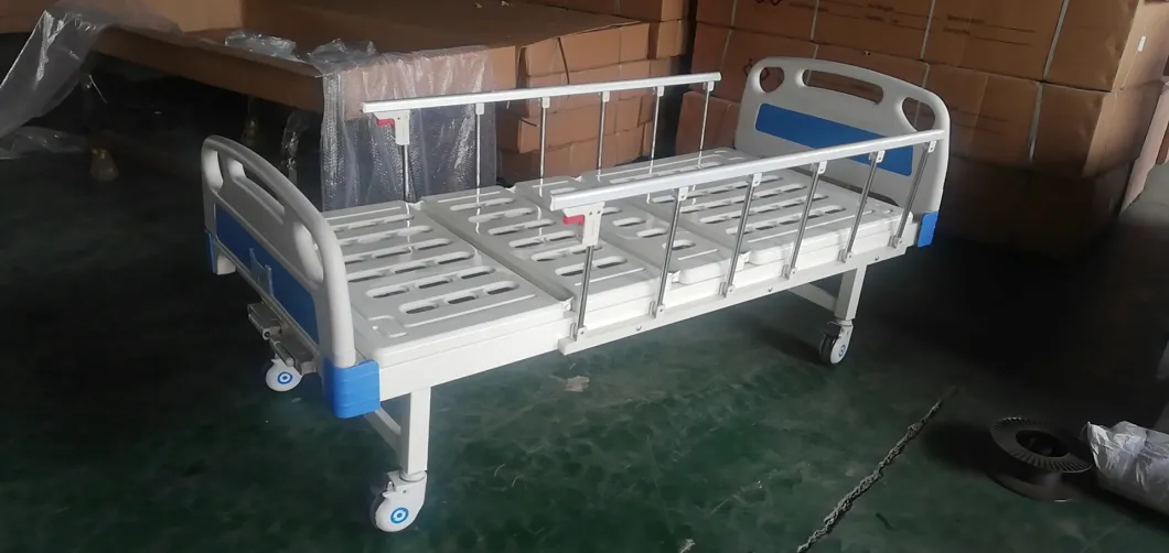 Two Manual Cranks Medical Bed with One Infusion and Four Casters