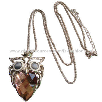Pendant Necklace with Rhodium Plating