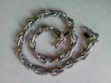 Rope-piercing Compensating chain for lifts