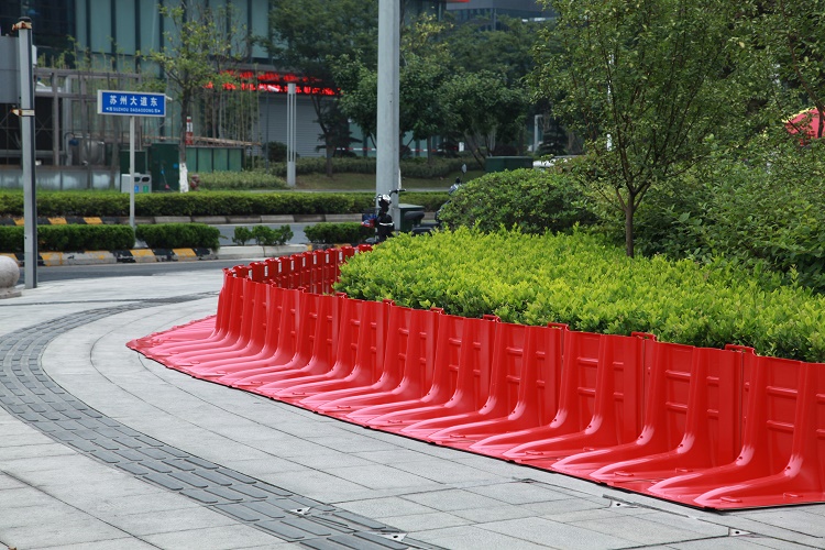 removeable flood barrier