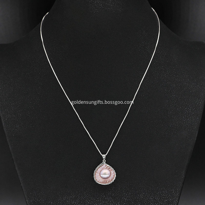 Pendant Pearl Necklace