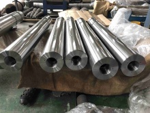 Bimetallic barrel for injection moulding machine