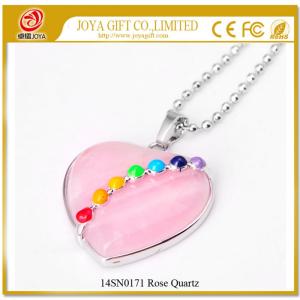 Collier avec pendentif en forme de coeur de quartz rose avec 7 pierres précieuses de Chakras