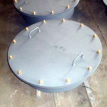 Marine hatch cover grain hole cover device