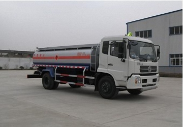 2017 new Dongfeng oil tanker shipping companies