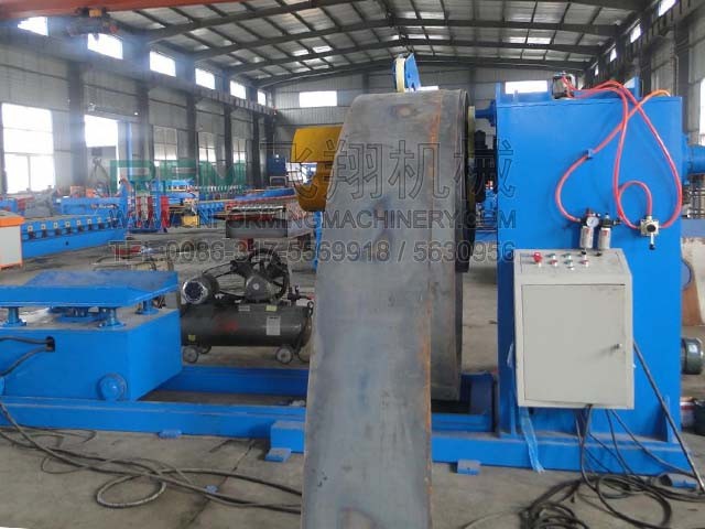 China 4mm Two Waves Highway Guardrail Barrier Roll Forming Machine