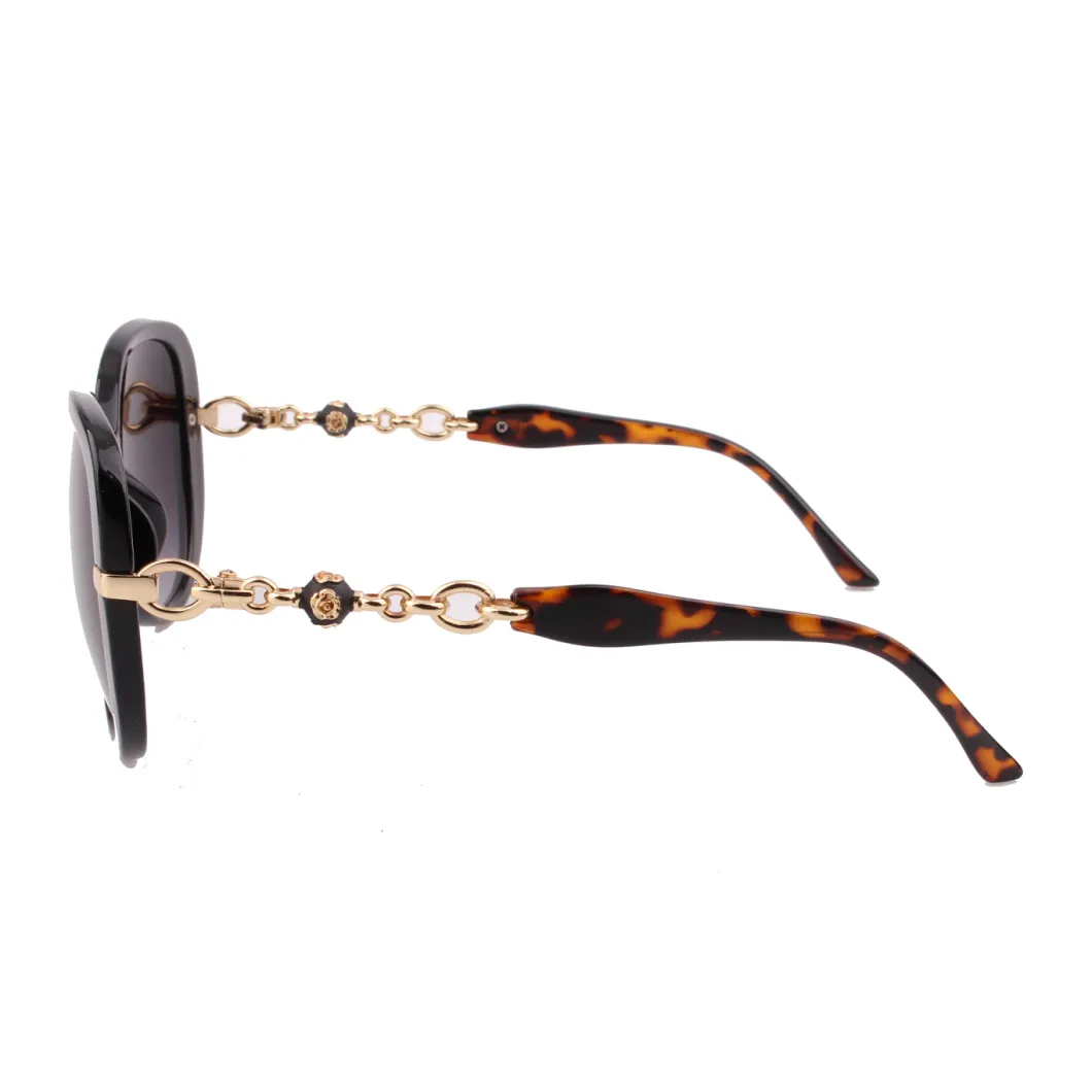 2017 Oval Shape Fashionable Sunglasses with Metal Decoration