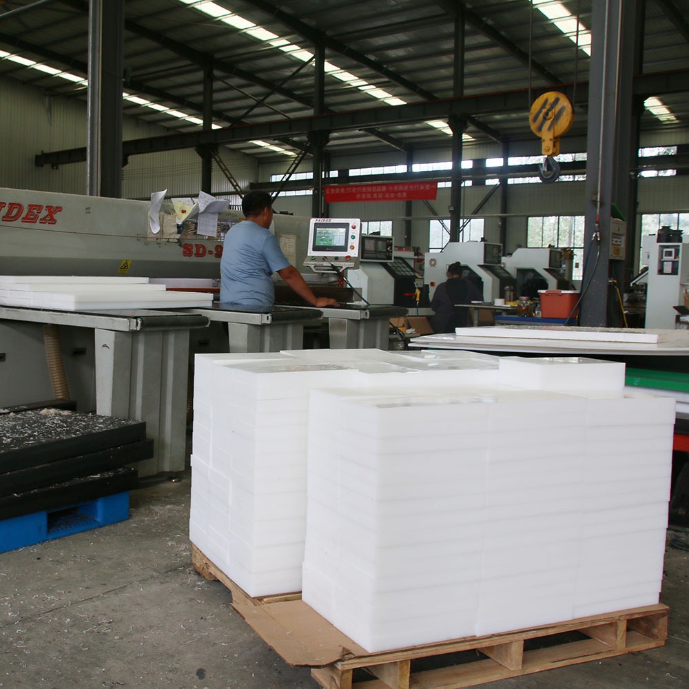 Egyedi megmunkálású UHMW PE szállítószalag bélések lemezek lemez alátétek CNC marás esztergálás