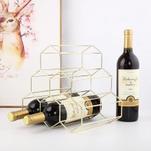 Suporte de metal para garrafas de vinho em casa moderna