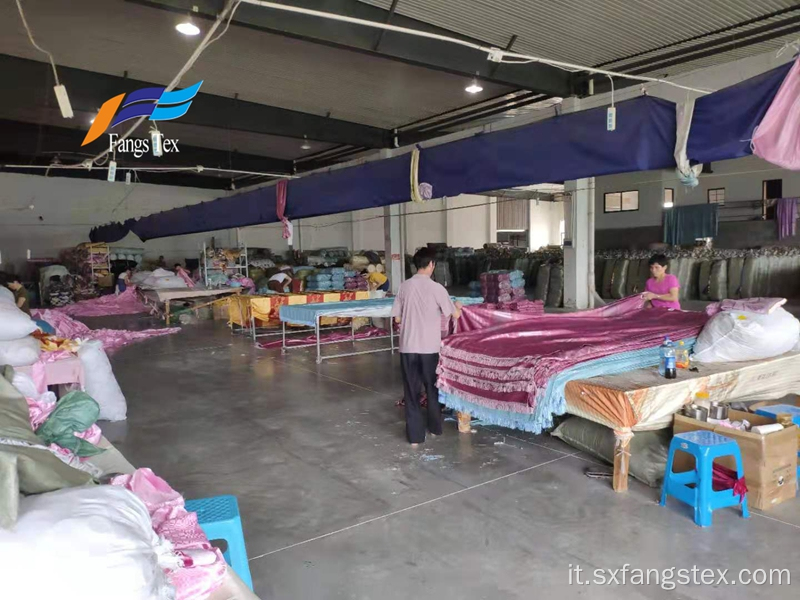 Elegante tenda in maglia di pizzo con rose in poliestere per tessuti per la casa