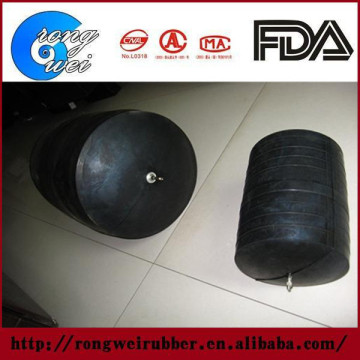 Inflatable rubber pipe plug used for construction