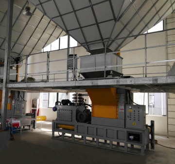 Rice hull and wood shaving bagging machine