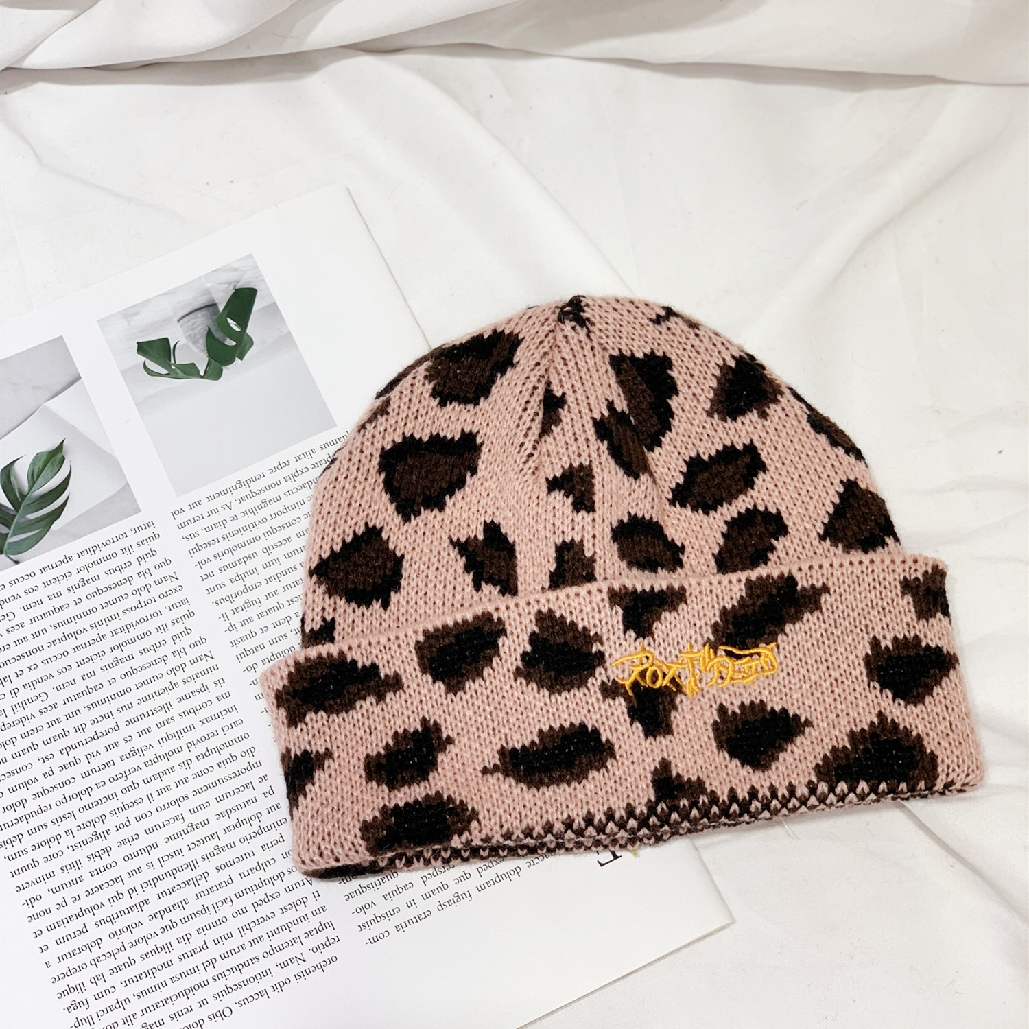 Leopard embroidered knitted hats for boys and girls (4)