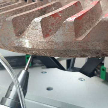 Vertical marking machine with automatic cylinder clamp