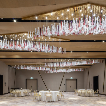 Pasillo del banquete del hotel que cuelga la luz colgante de cristal