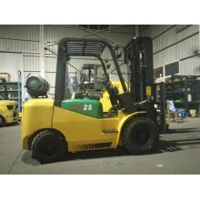 Nissan အင်ဂျင်နှင့်အတူ 2 တန်ဓာတ်ဆီ forklift