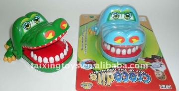 biting finger novelty toys