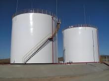 High-Capacity Oil Storage Tank for Industrial Use